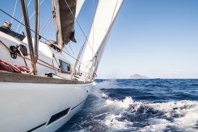 HYDAC dehumidifier keeps Andoo Comanche on course HYDAC dehumidifier keeps Andoo Comanche on course